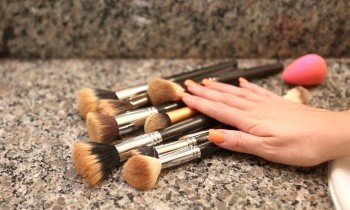 How to: Clean Your Makeup Brushes!