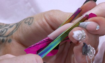 Christmas Design – Bauble and Bow acrylic nails part 1