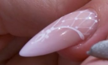 Babies Bloomer – Acrylic almond shape nail