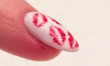 Valentine Kisses Acrylic and Gel Design.