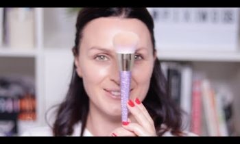 Brush Crush Volume 1 | 301 Foundation Brush | Real Techniques
